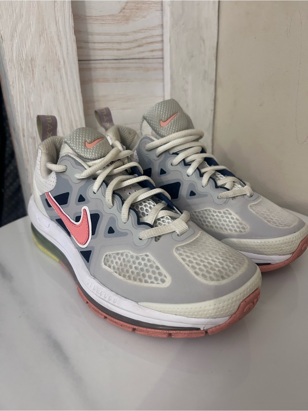 Nike Air Max Women’s Gray & Pink  size 7 Athletic Running Sneakers